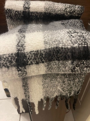 Zara scarf new, cozy, black and gray
