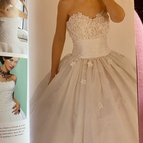 The Wedding Dress, a sourcebook book like new