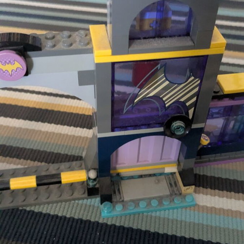 LEGO DC Super Hero Girls 41237 Batgirl Secret Bunker set with figures and vehicle