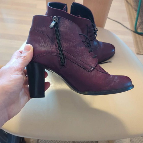 Davos Gomma leather ankle boots size 37 like new, red
