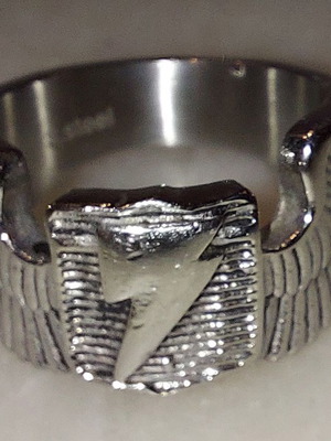 Steel ring thunderbolt like new, silver color