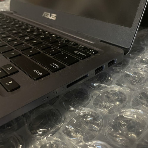 Asus VivoBook S14 laptop used, Intel Core i7, 8GB RAM, 256GB SSD