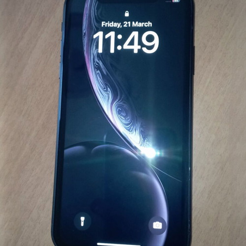 iPhone XR black like new, 64GB, with case and screen protectors