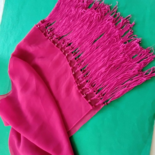 Scarf like new, red, dimensions 150×33cm