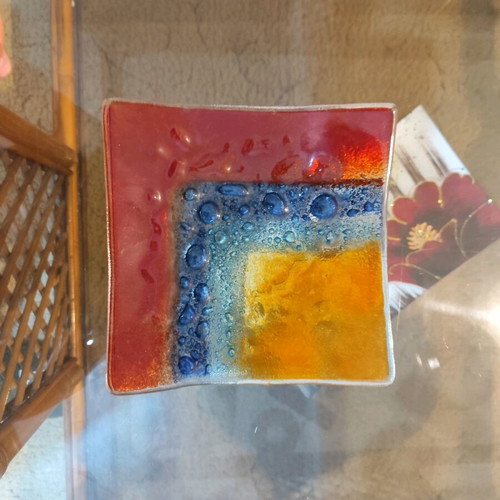 Decorative glass plate like new without cracks or breaks