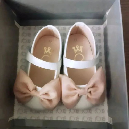Everkid leather baptismal ballerinas used, size 17, ecru with pink bows