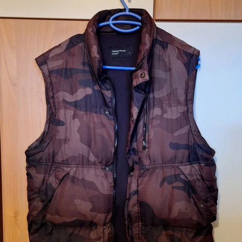 Cedarwood sleeveless jacket used, size Large, green