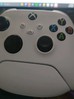 Xbox Series Controller σαν καινούργιο με μπαταρία και βάση