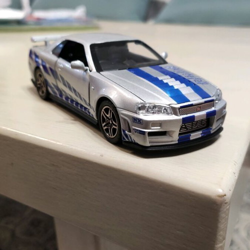 Nissan Skyline R34 1:32 toy car like new with lights and sounds