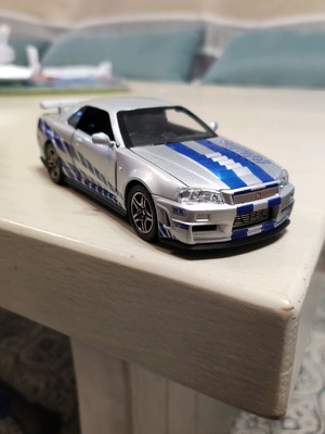 Nissan Skyline R34 1:32 toy car like new with lights and sounds