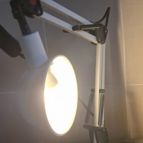 Multi-position desk lamp like new