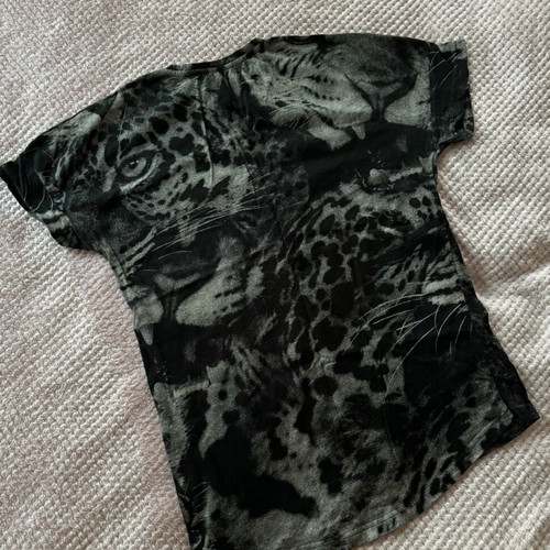 Pull & Bear T-shirt with tiger design, like new, size M