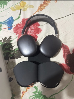 AirPods Max headphones like new, used a few times