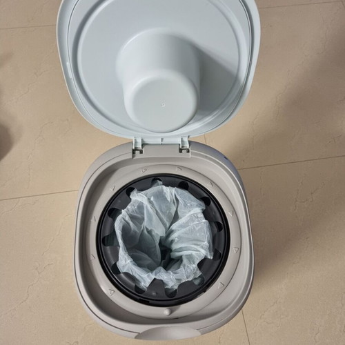 Tommee Tippee Twist and Click Diaper Disposal Bin like new