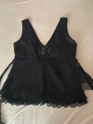 Lussile sleeveless black top like new, size M