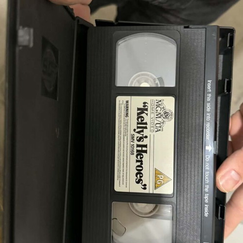 Kelly’s Heroes videocassette like new