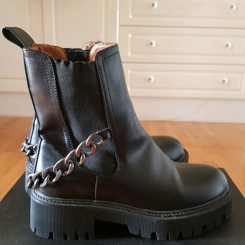 Chelsea boots used black with chain size 37