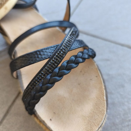 Flatform sandals used with black straps and glitter details, size 39