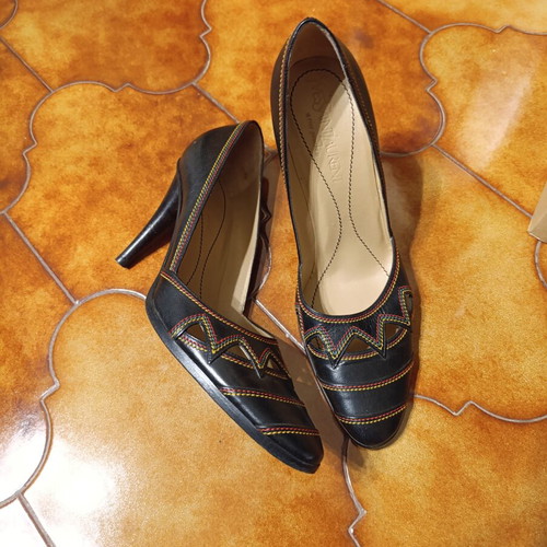 Yves Saint Laurent vintage leather pumps size 37 used