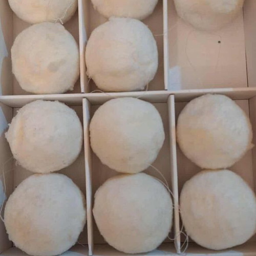 Set of 11 white cotton texture balls like new