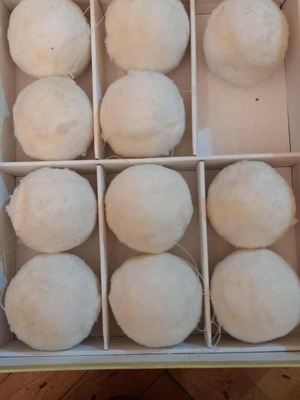 Set of 11 white cotton texture balls like new