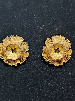Vintage clip-on earrings gold tone with embossed flower design like new