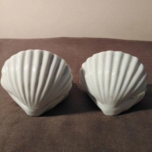 Italian porcelain figurines set of 2 like new