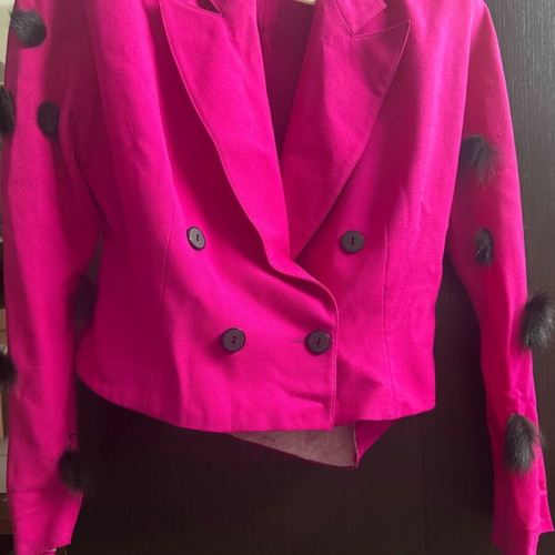 Fuchsia jacket needs finishing, size L