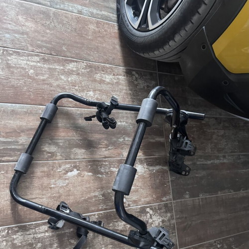 Car rack for 3 bicycles used, trunk door mount