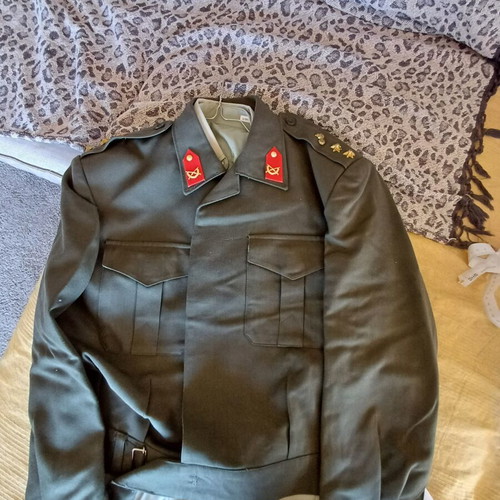 Uniform No 8B