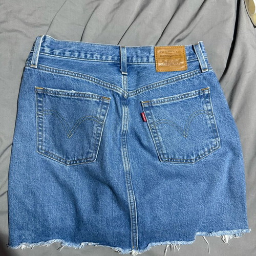 Levi's women's denim skirt, size 27, blue