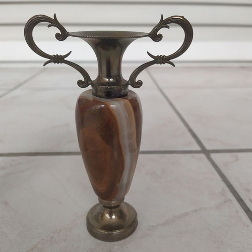 Decorative amphorae like new, 13 cm height, brass and onyx
