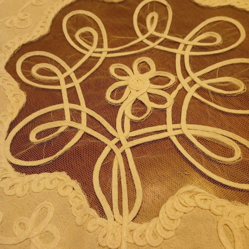 Vintage round tablecloth 81x87 with embossed cordonetto and tassels, used