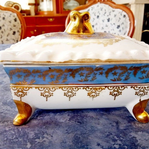 Porcelain fontanier Titov Veles