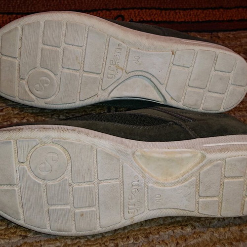 Green Comfort sports shoes like new, dark green color, size 40
