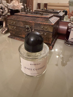 Byredo Eyes Closed Eau de Parfum δείγμα 40-45 ml