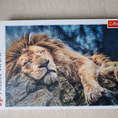 Trefl Sleeping Lion Puzzle 1000 pieces like new