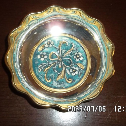 Old fondant dish used, in very good condition