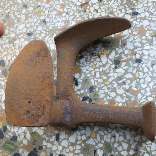 Collectible iron molds and hoe heads used, set of 3 pieces