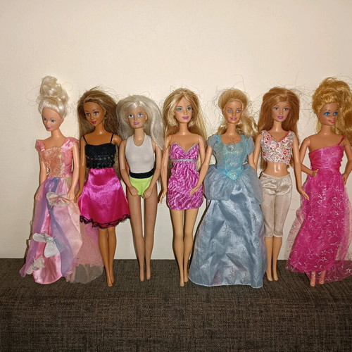 Lot of vintage dolls used with defects
