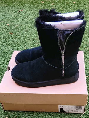 UGG women's boots used with zipper and silver details size 39