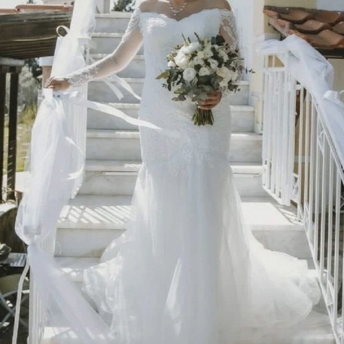 Wedding dress with veil from Los Angeles, California
