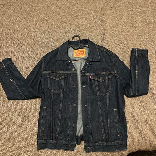 Levi’s denim jacket like new, size large