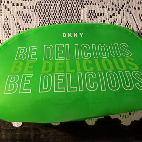 DKNY Be Delicious toiletry bag like new, waterproof, green