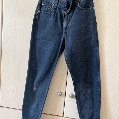 Levi’s women's jeans used, dark gray, size 28, missing button