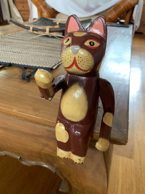 Wooden sitting cat with movable arms, like new, ~20 cm