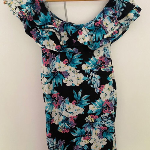 Floral blouse with ruffles new, size L, white beige