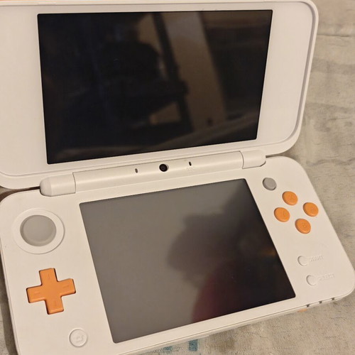 Nintendo 2DS XL with Mario Kart 7, charger and stylus