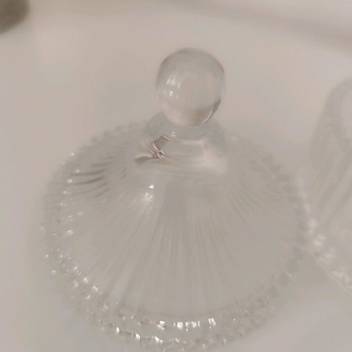 Fountainiera with embossed ribbed design like new