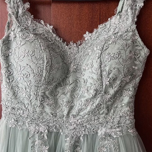 Official long ball gown dress mint color, like new